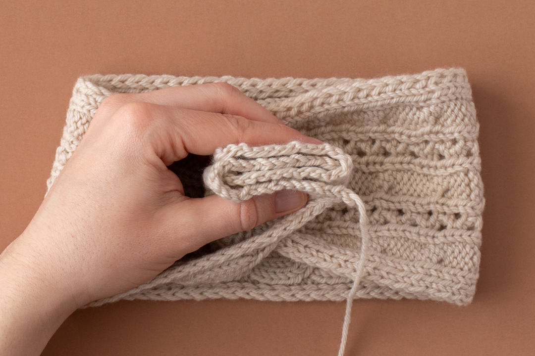 Glass Vase Headband knitting pattern