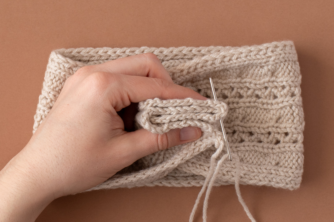 Glass Vase Headband knitting pattern