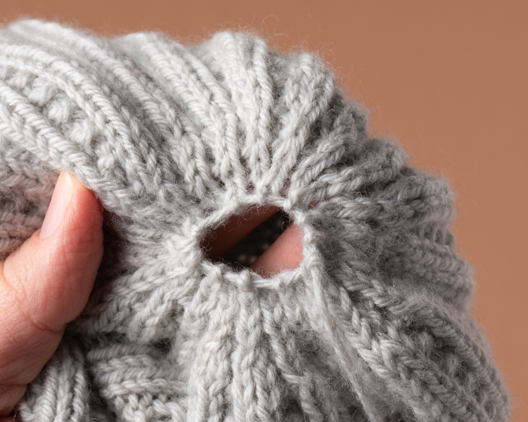How to close the top of a knit hat