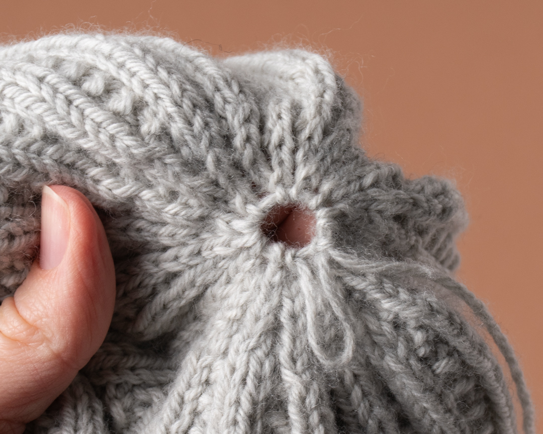 How to close the top of a knit hat